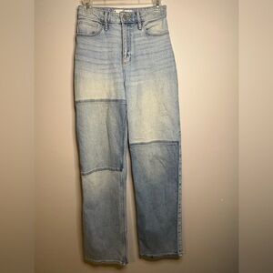 Women’s Hollister curvy ultra high rise light wash patch dad jeans size 1R